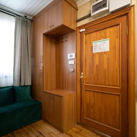 Mercan Balat - Mihrab Niche