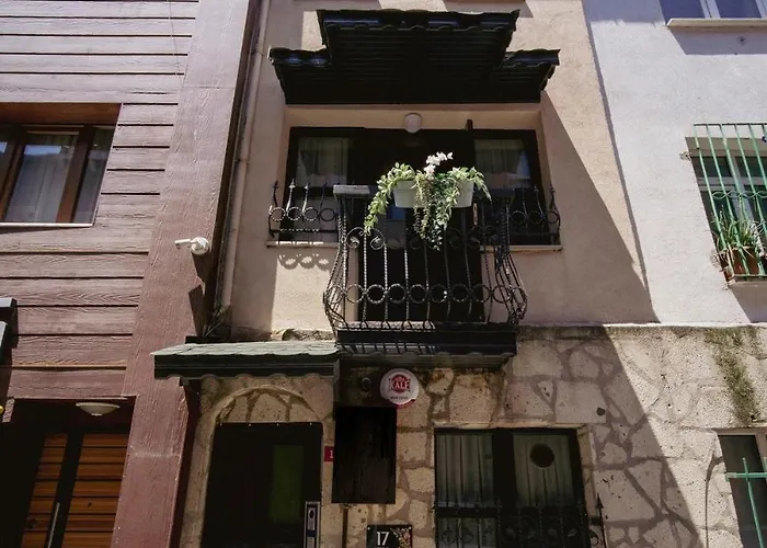 Mercan Balat - Mihrab Niche